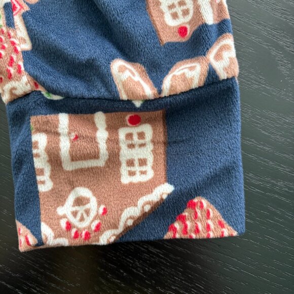 Disney 2 Pc. Pajama Set Gingerbread Mickey & Minnie Size Small EUC - Picture 4 of 8